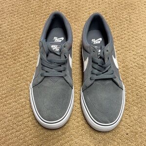 Nike SB Gray and White Men's Sneakers
